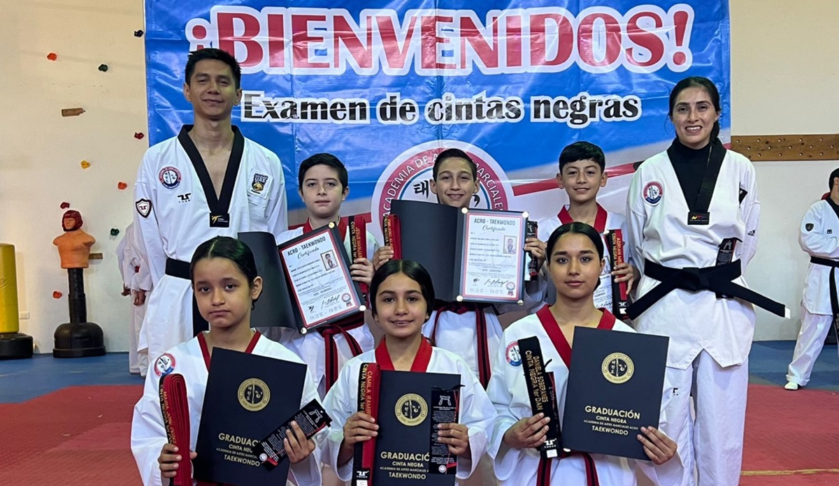 Surge primera generación de cintas negras de la Escuela de Tae Kwon Do Águilas UAS