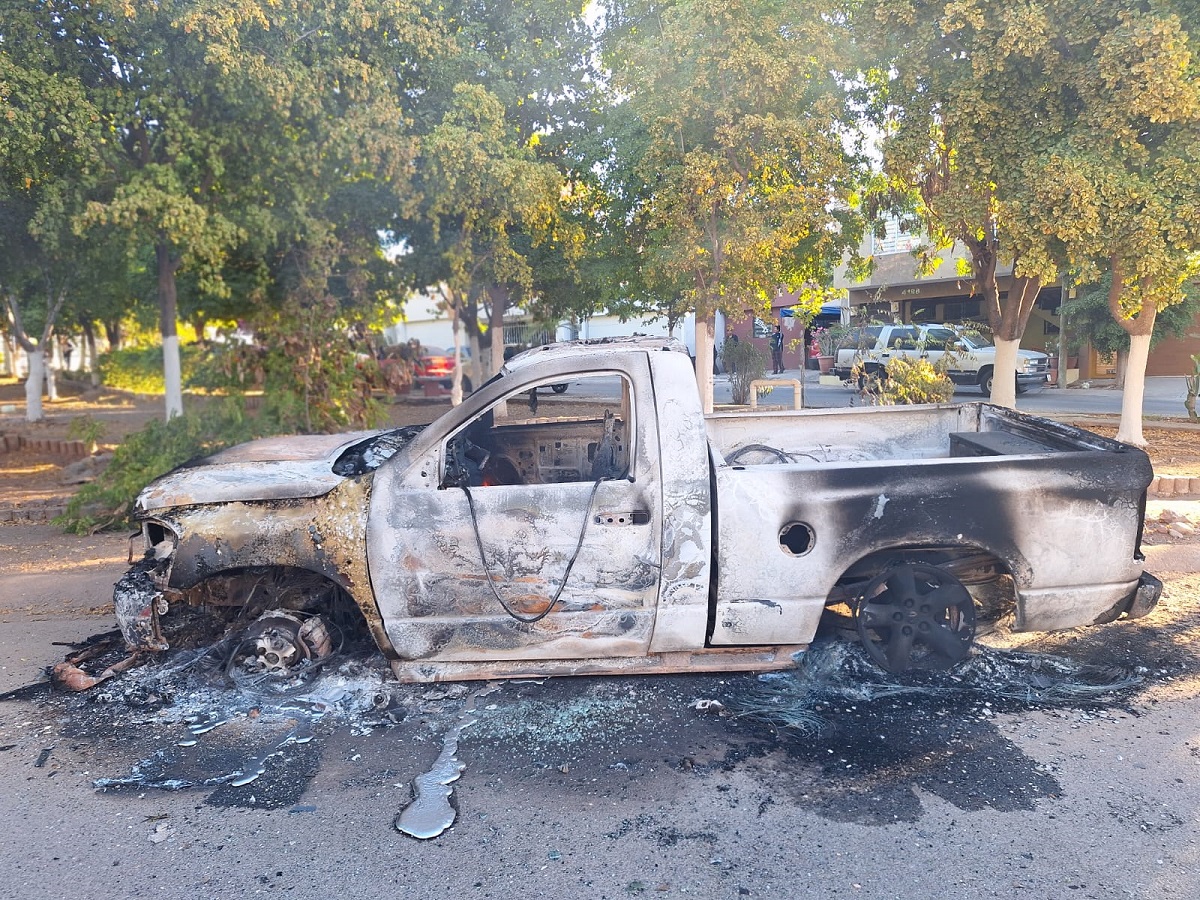 Incendian camioneta abandonada al norte de Culiacán