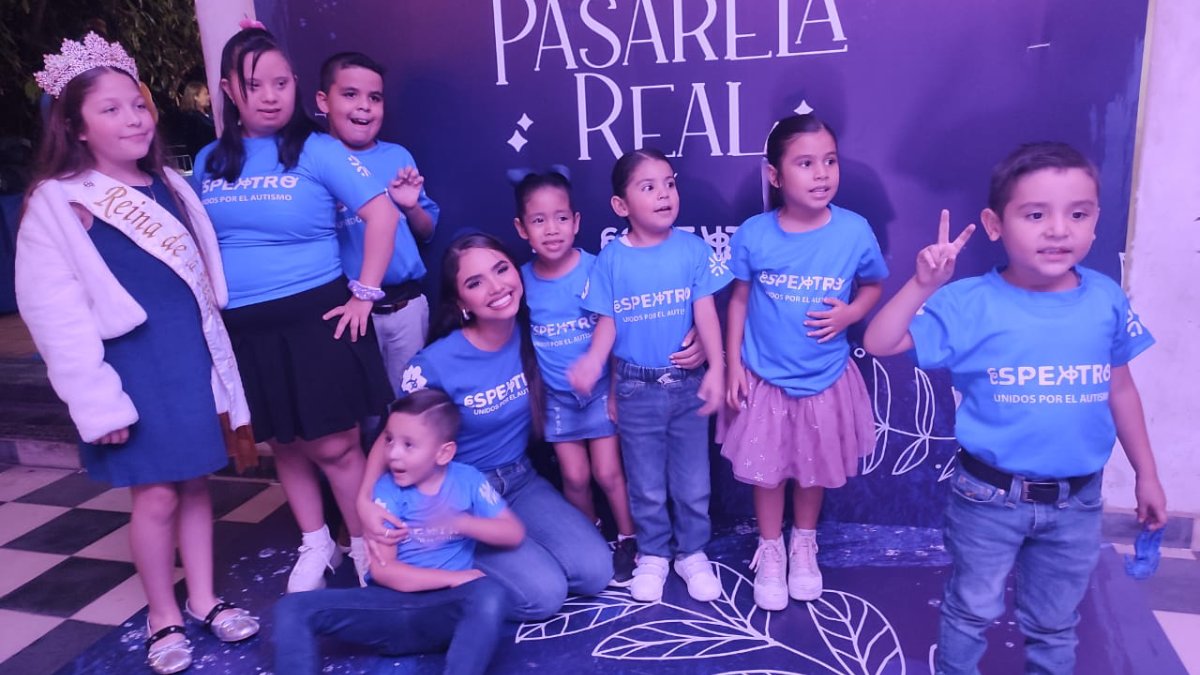 Realeza carnavalera se unió a la “Pasarela con Causa” en pro de niños con autismo en Mazatlán