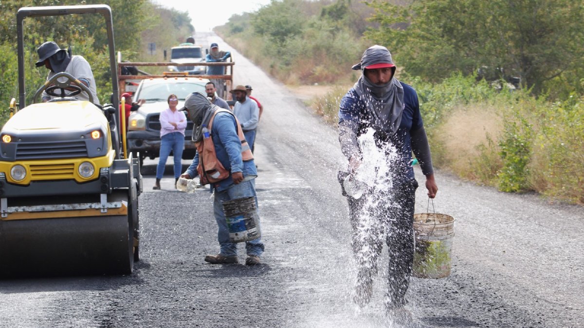 Se alista Mazatlán para el Ciclotour 2024, rencarpetan la carretera El Habal-La Noria