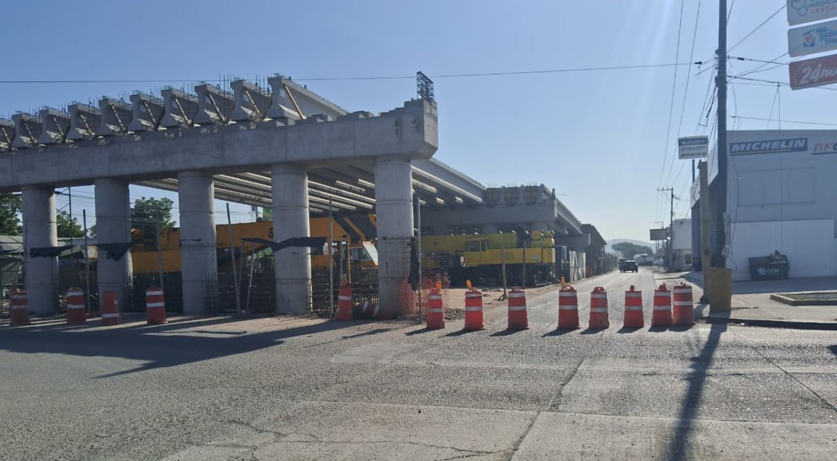 Retiro de semáforos en el Libramiento Colosio por avance en construcción de puente vehicular