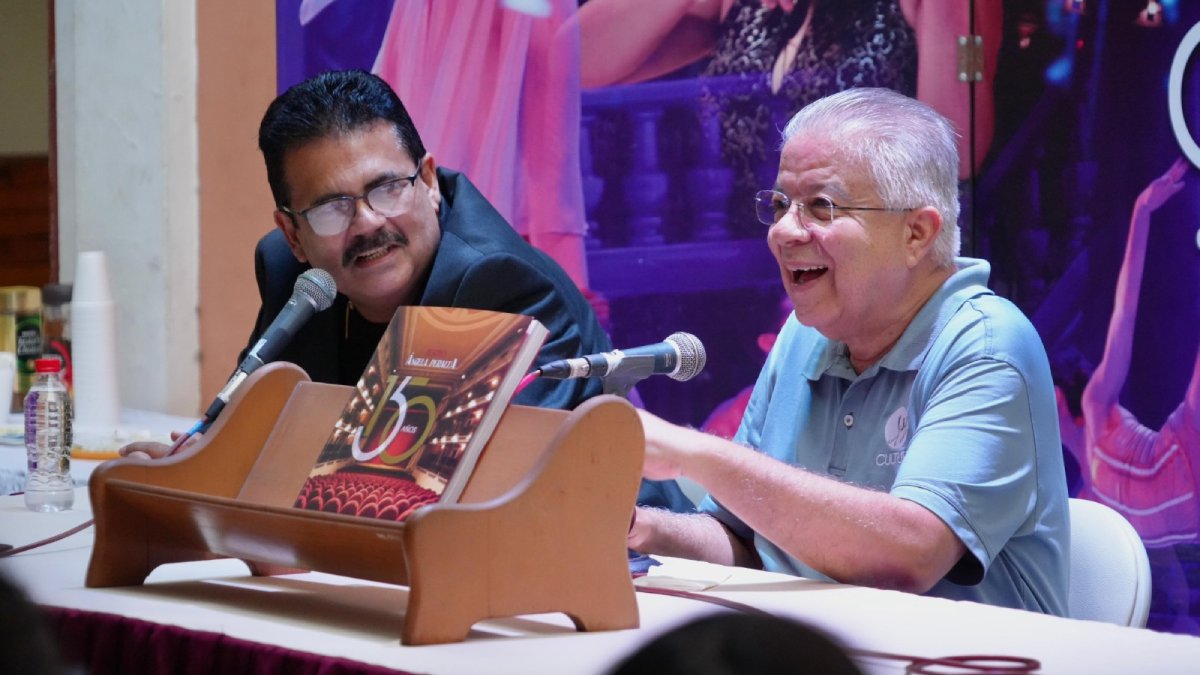 Reviven la historia y leyendas del Teatro Ángela Peralta con emotiva charla en Mazatlán