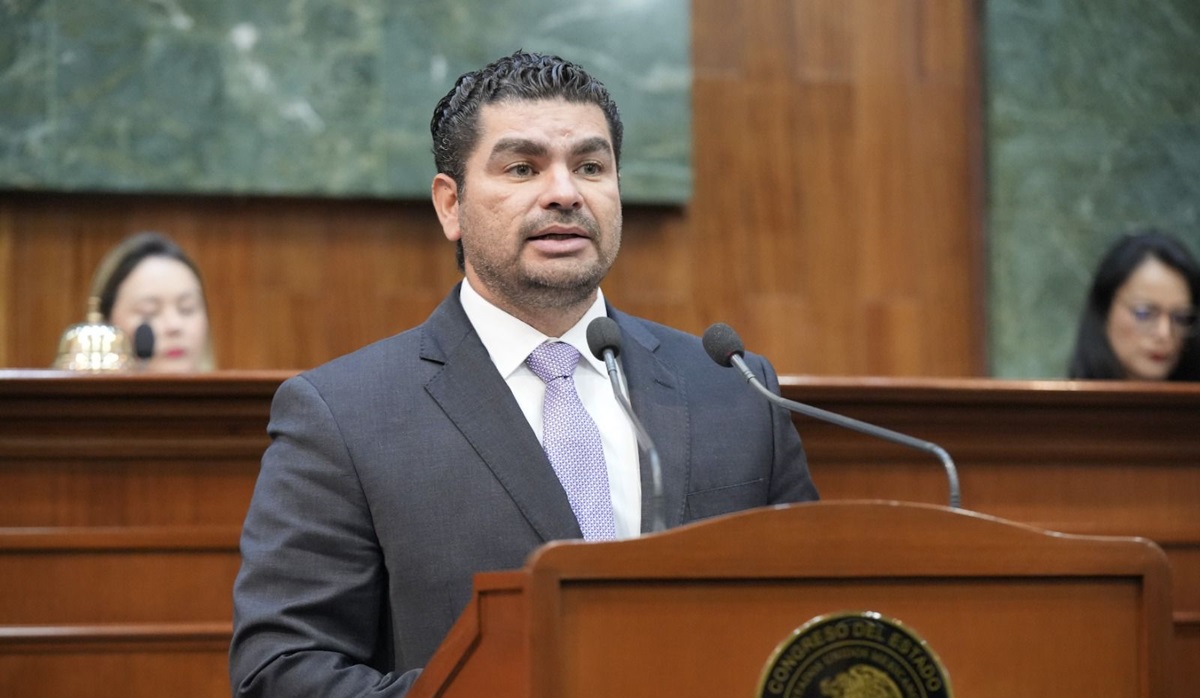 Diputado del PVEM alista iniciativa de reforma para sancionar portación de armas blancas como machetes
