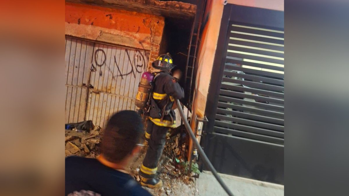 Por quema de basura, se desata incendio en casa abandonada de la colonia Allende de Mazatlán
