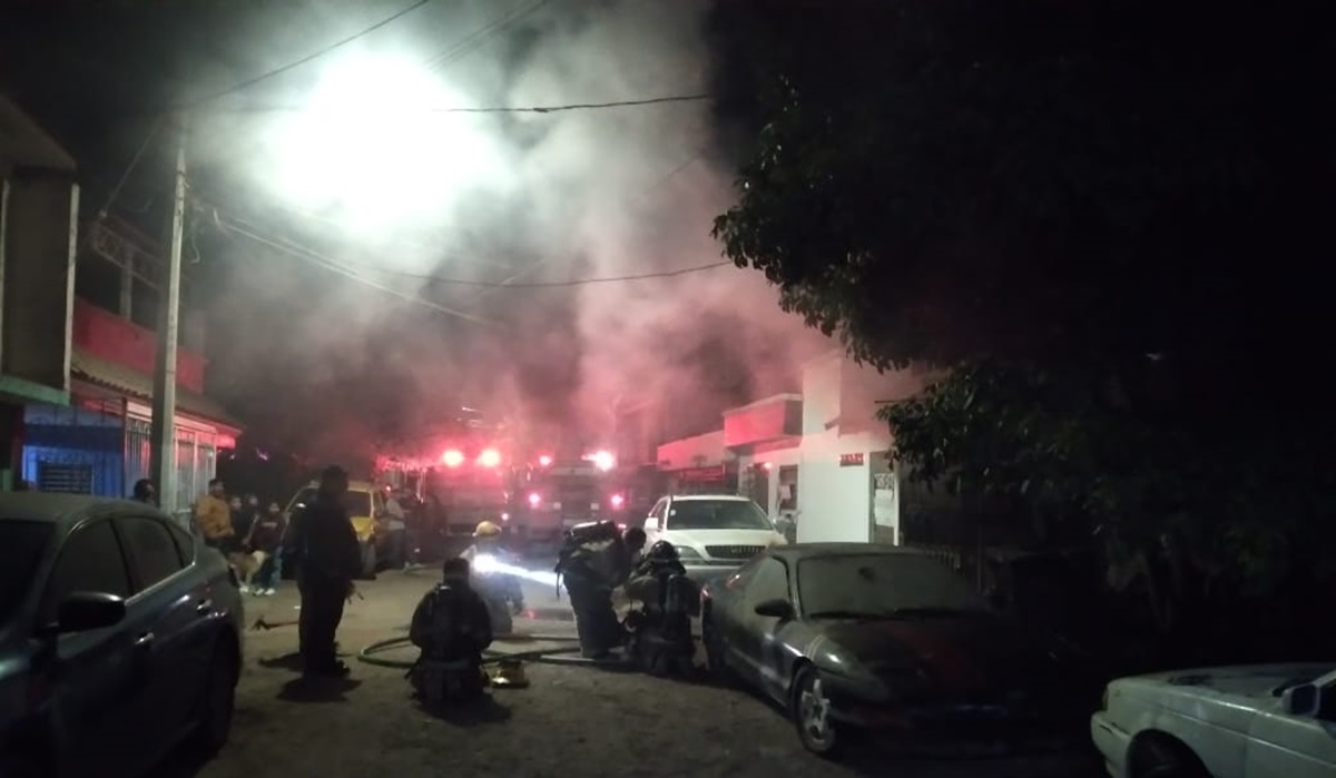En plenos festejos de Año Nuevo, se incendia vivienda en Las Malvinas de Los Mochis