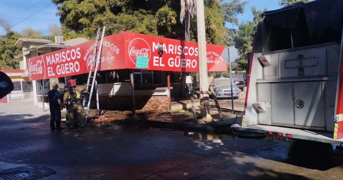 Se incendia palapa en famosos mariscos de Guasave