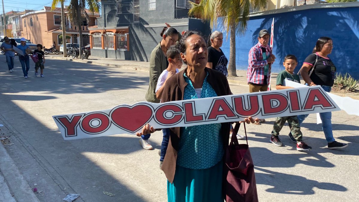Aguardan simpatizantes la llegada de Claudia Sheinbaum a la la Unidad Deportiva Benito Juárez