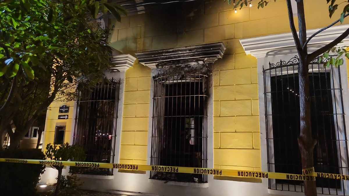 Hay un herido en incendio del museo de Mazatlán; el fuego no alcanzó las obras de arte