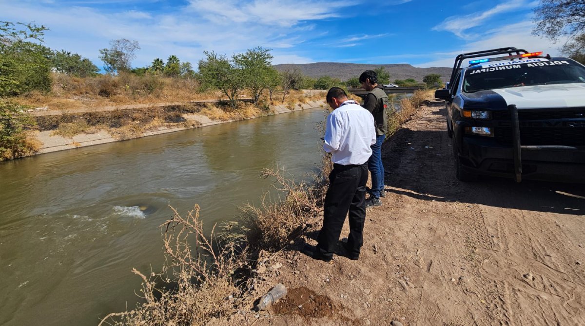 Localizan carro sumergido en las aguas del canal San Lorenzo, al sur de Culiacán