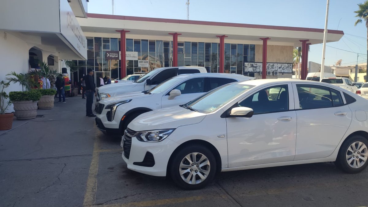 Ordena alcalde de Ahome resguardar autos propiedad del municipio de servidores públicos que irán de vacaciones