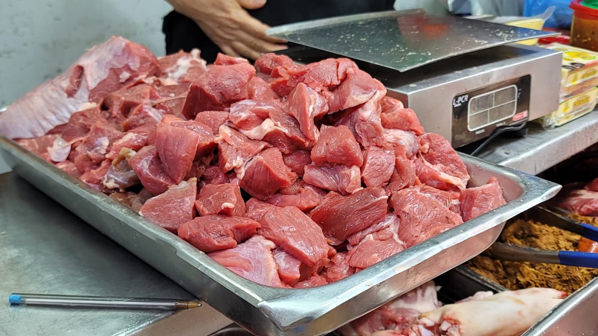 Venta de carne en mercado de Culiacán
