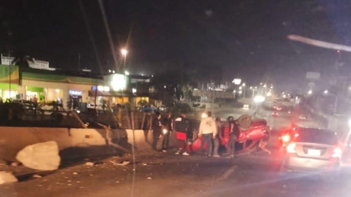Se impacta en obstáculo y termina volcado en la Internacional México 15, Mazatlán