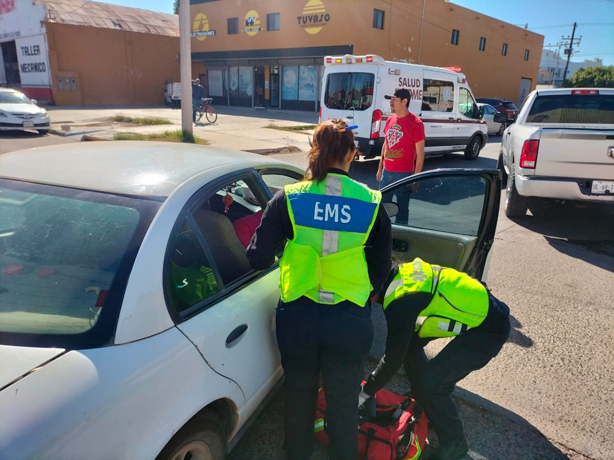 Dos mujeres lesionadas deja accidente vial en el sector centro de Los Mochis