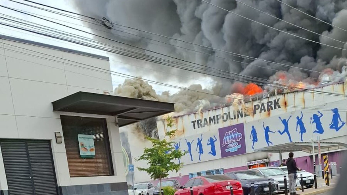 Se quema famoso negocio Air Jump Trampoline Park en plaza Cinépolis en ...