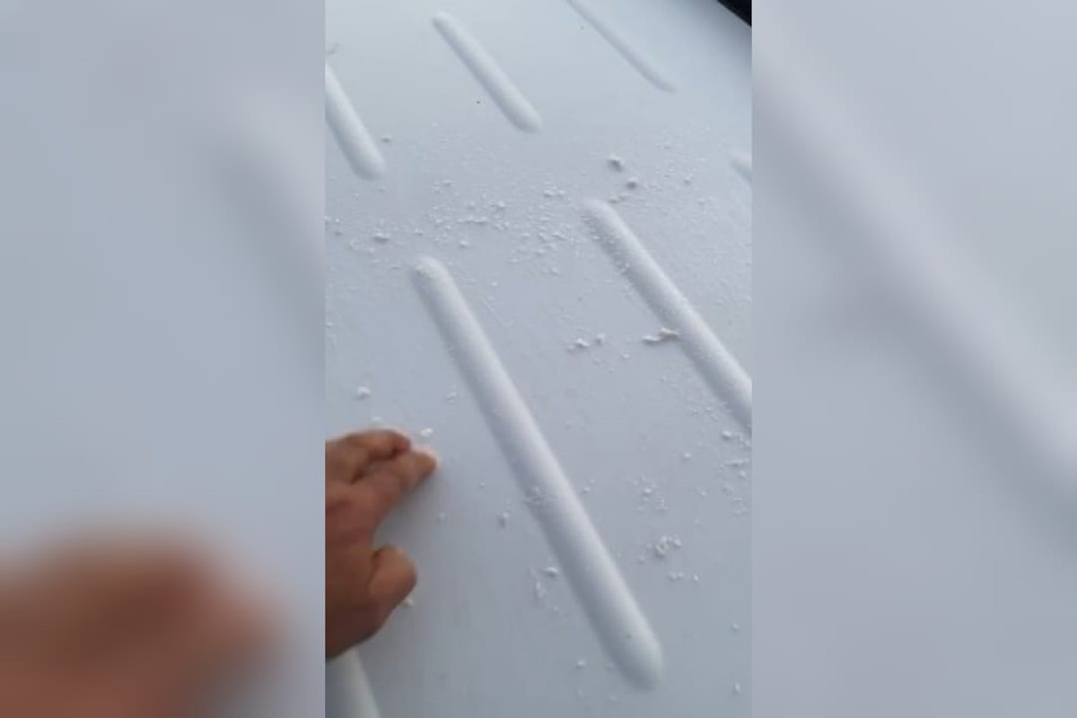 ¡Frillazo en Choix! Amanecen vehículos con capa de hielo encima