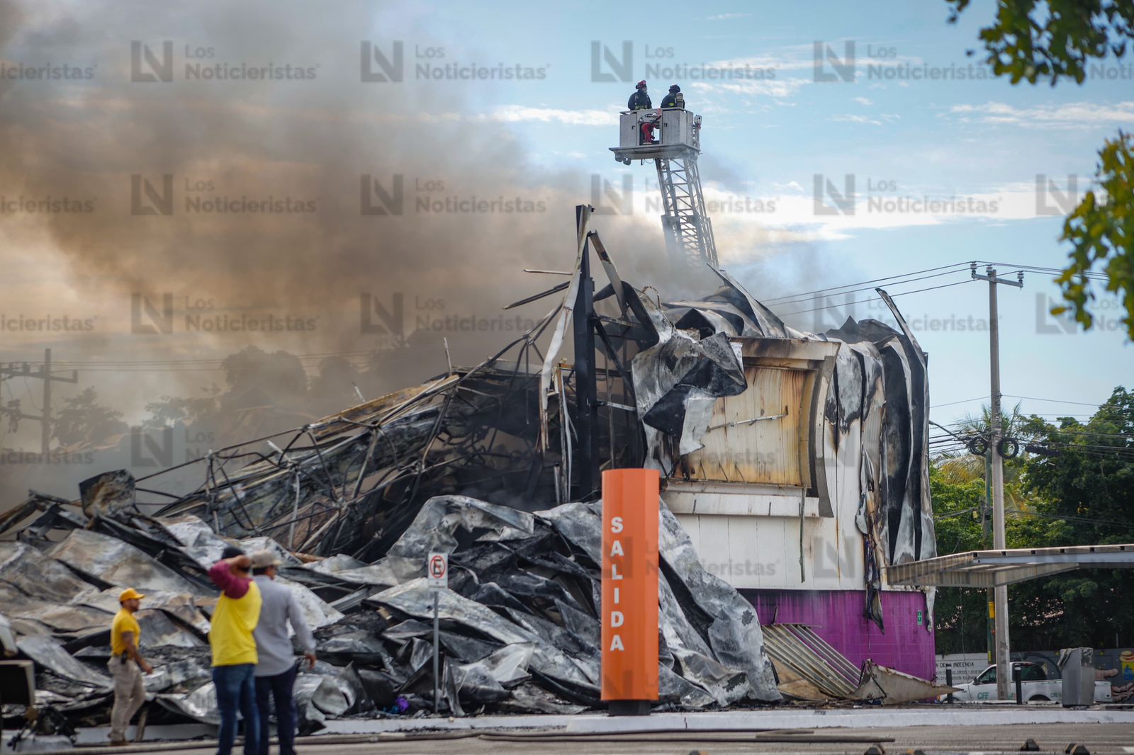 ‘Estaba el combo completo para una flama de la magnitud que vimos’: Bomberos tras incendio de trampolines en Culiacán