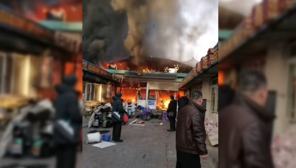 Incendio en mercado de alimentos en Zhangjiakou, China, deja ocho fallecidos