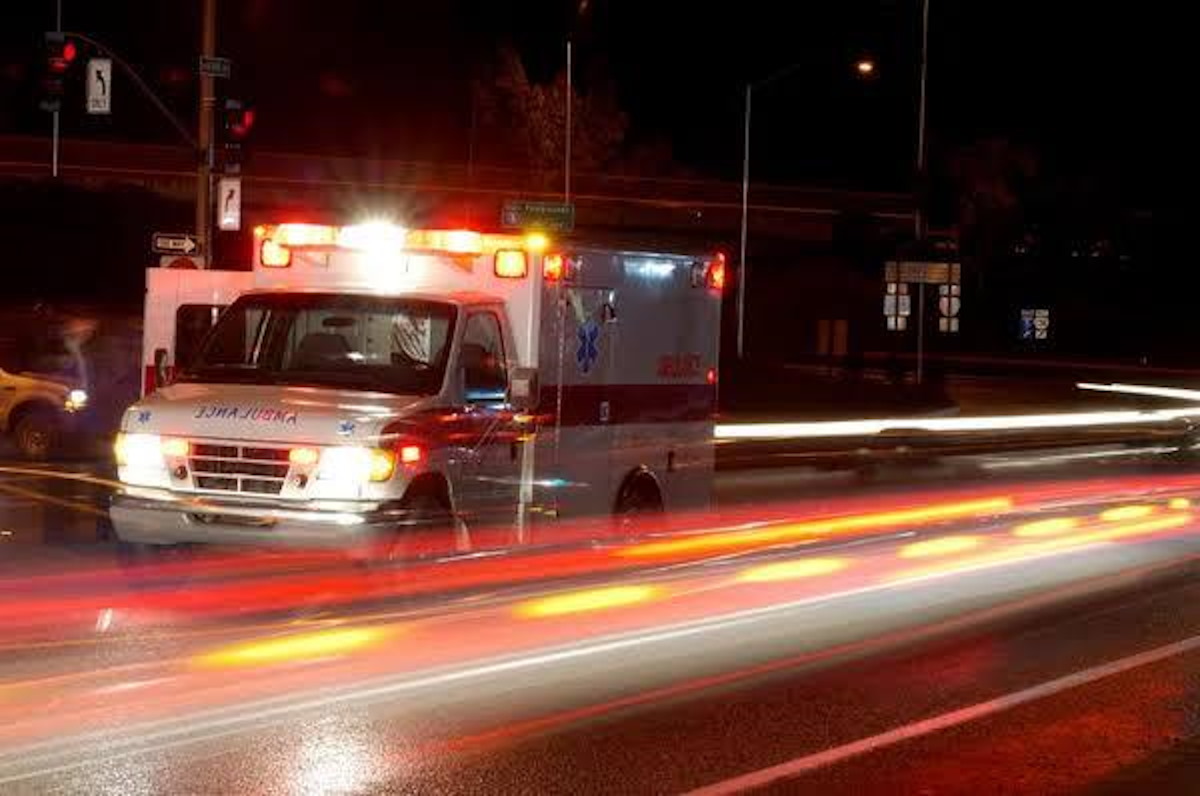 Motociclista grave tras colisión con camión que realizaba maniobras en Mazatlán