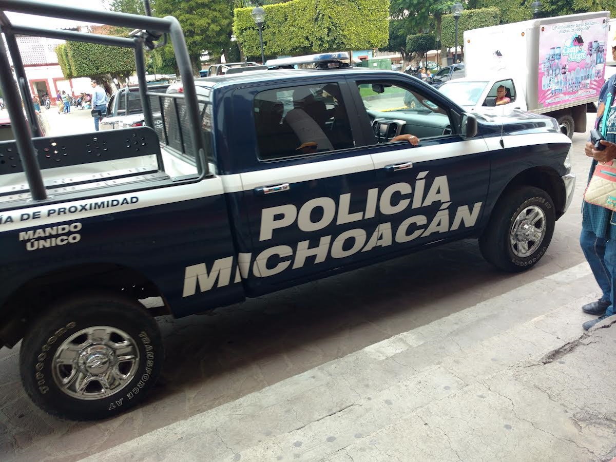 Localizan 3 cabezas humanas afuera del Teatro en Apatzingán, Michoacán