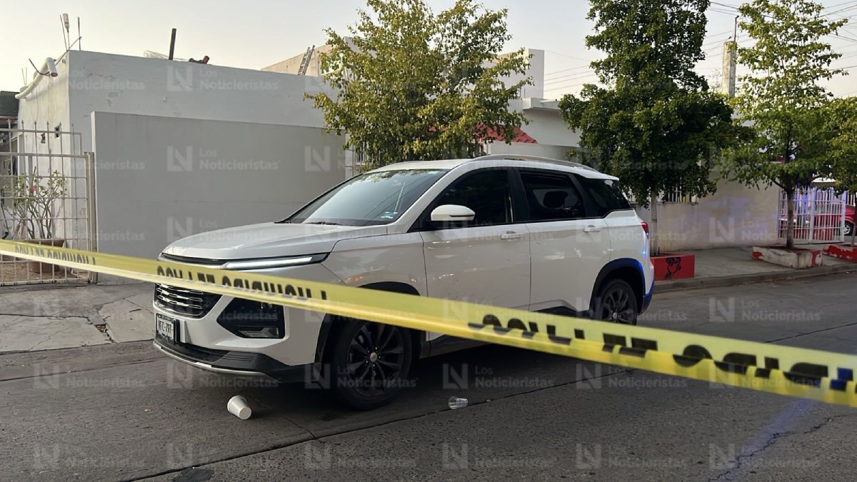 Con impactos de bala y un cristal reventado, abandonan una camioneta en la Miguel Hidalgo, en Culiacán
