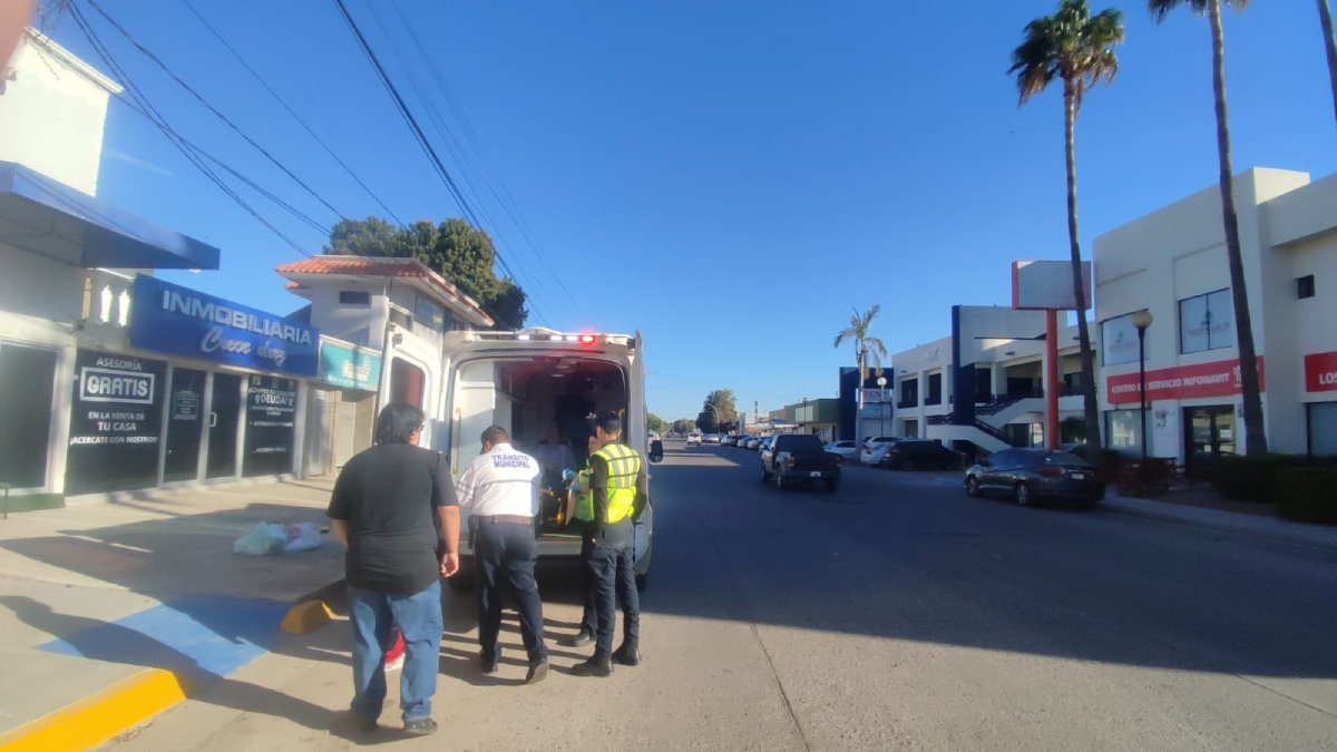 Accidente en el sector centro de Los Mochis deja una mujer y un menor de edad lesionados