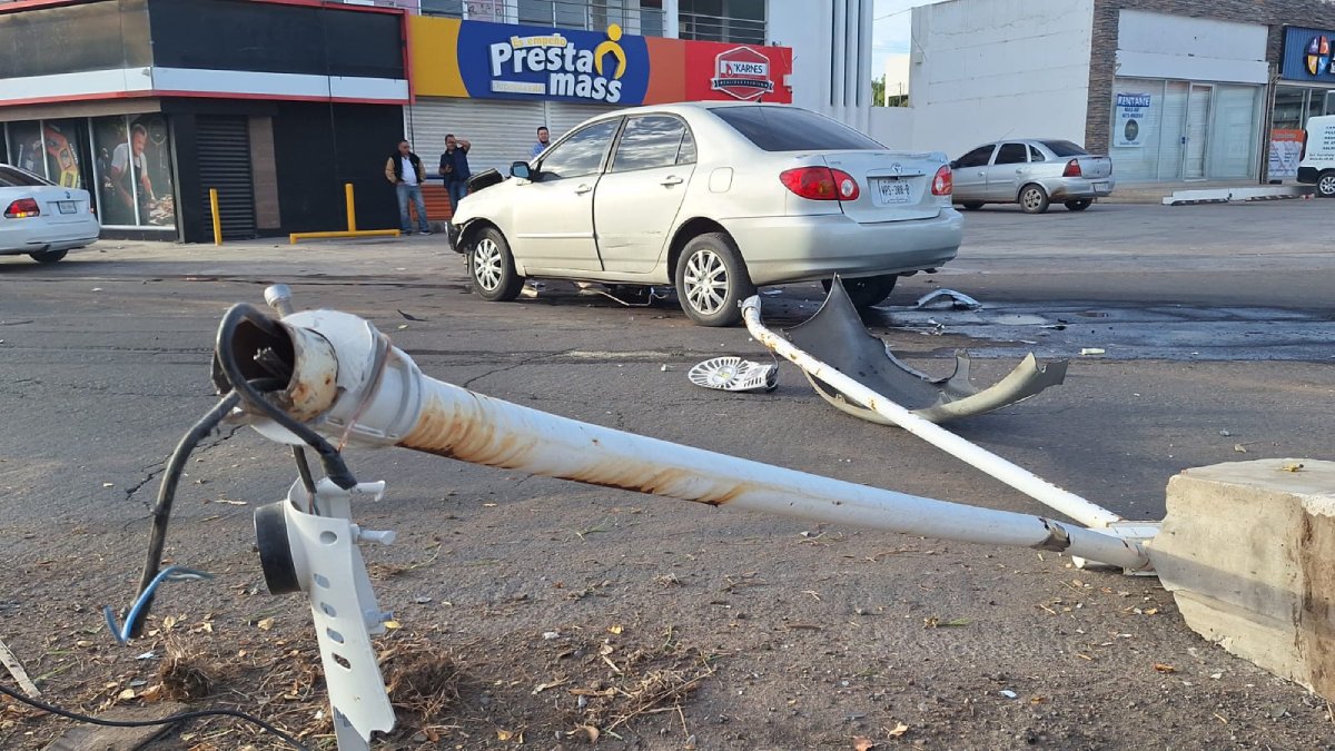 Aparatoso accidente en Barrancos de Culiacán deja sólo daños materiales