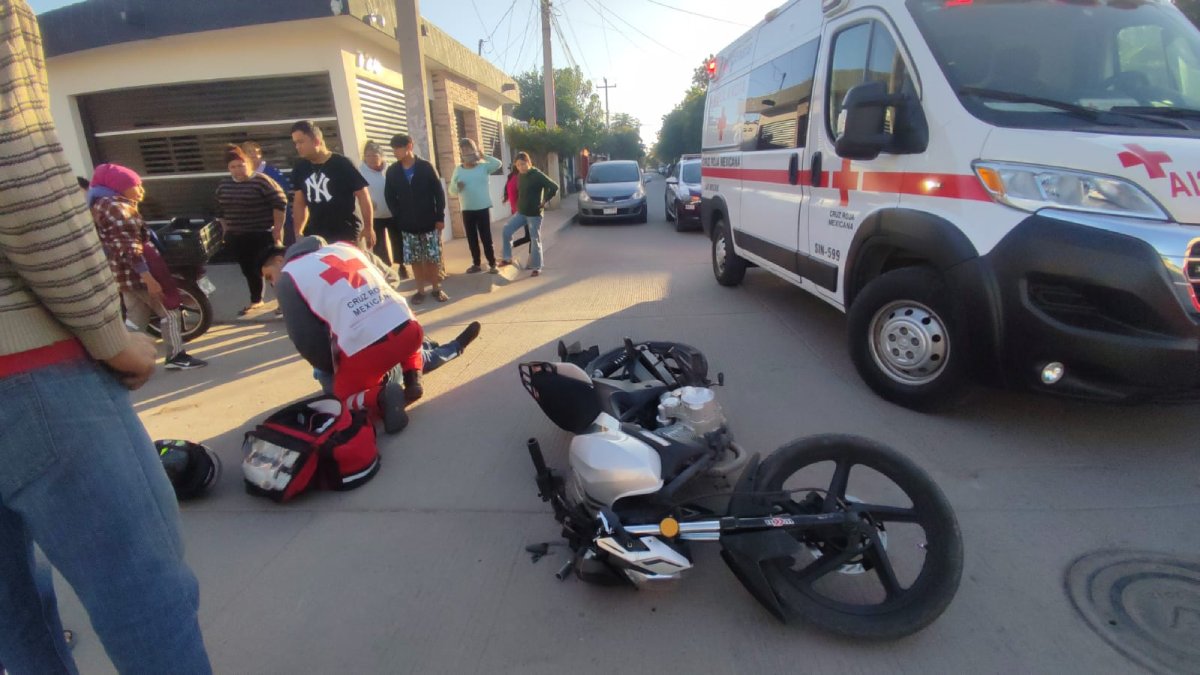 Accidente en la colonia Tabachines 2, en Los Mochis, deja un motociclista lesionado