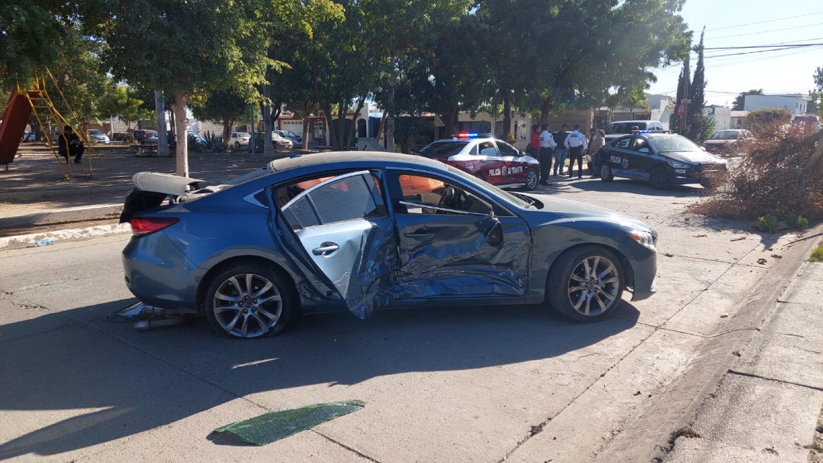 En Los Mochis, aparatoso accidente en el fraccionamiento Los Cedros deja a un menor de edad lesionado