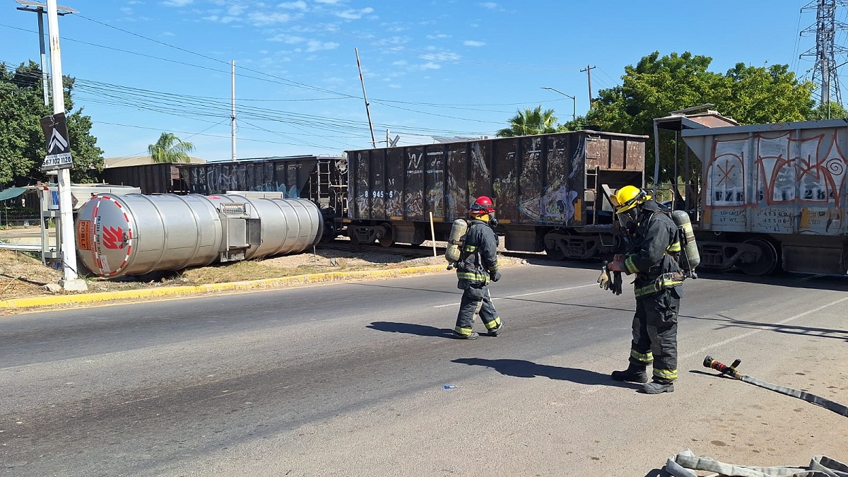 ¡Se llevó una pipa! Se registra accidente ferroviario en Culiacán