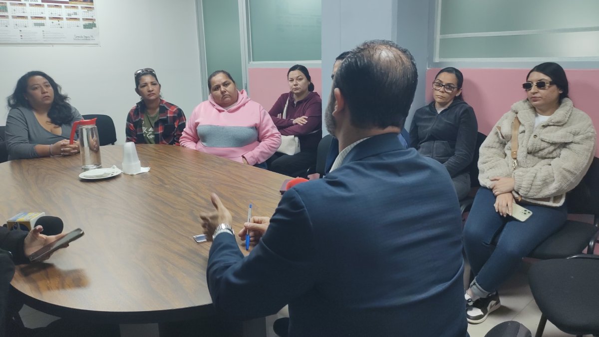 Acuden madres de familia a SEPyC, exigen solución de energía eléctrica; ya se restablece luz en 2 escuelas