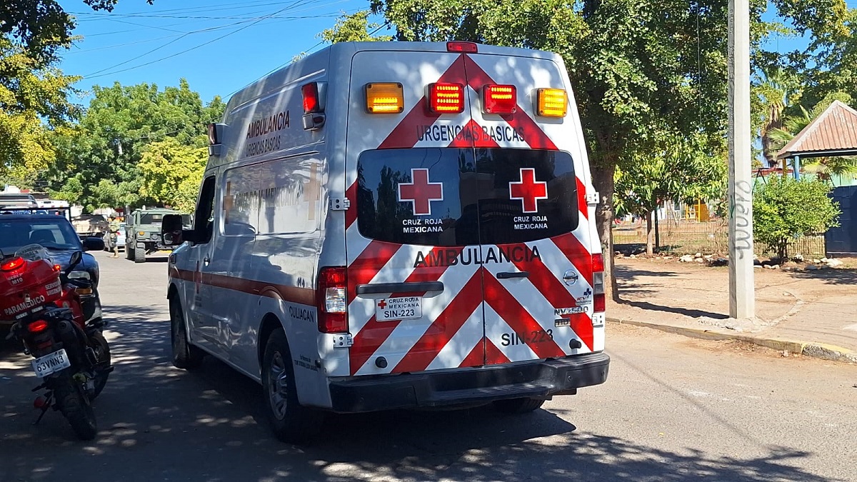 Trasladan al hospital a tres jóvenes heridos tras reporte de balazos al oriente de Culiacán