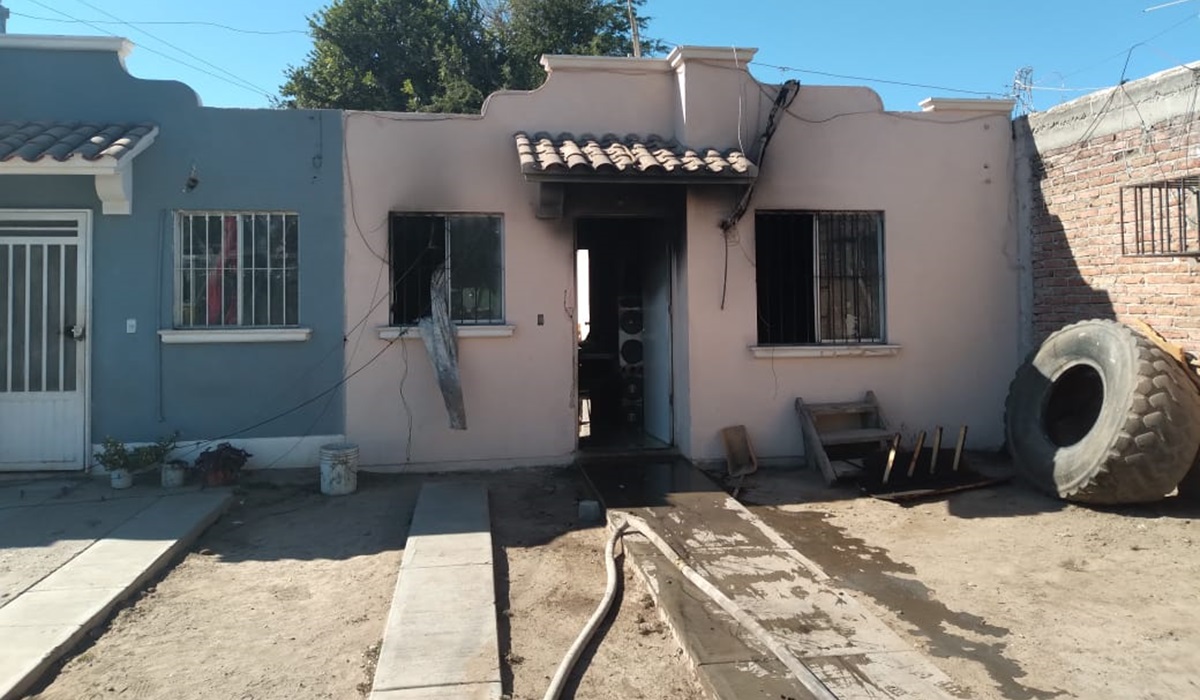 Arde domicilio en la colonia Prado Bonito en Los Mochis