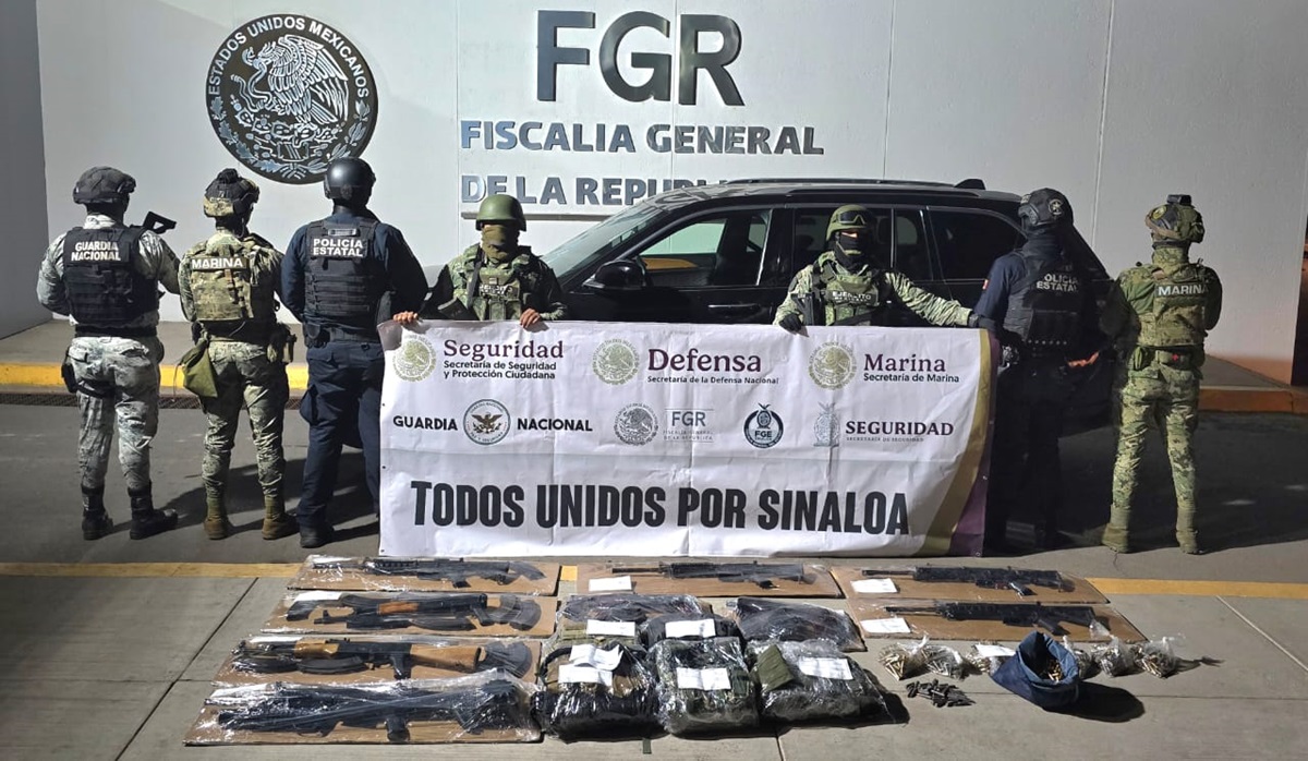 Aseguran camioneta en estado de abandono y con armamento en poblado La Mora de Culiacán