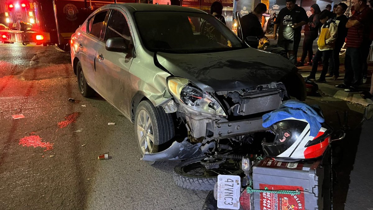¡La moto quedó debajo! Automovilista arrolla a repartidor de sushi en la Lázaro Cárdenas, en Culiacán