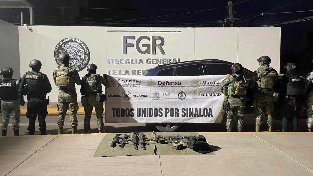 En poblado de Culiacán, autoridades aseguran un vehículo blindado, un arsenal y municiones
