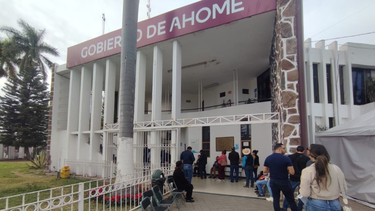 Acuden funcionarios de Ahome a ponerse al corriente y pagar su predial, todavía tienen tiempo: Juan Garibaldi