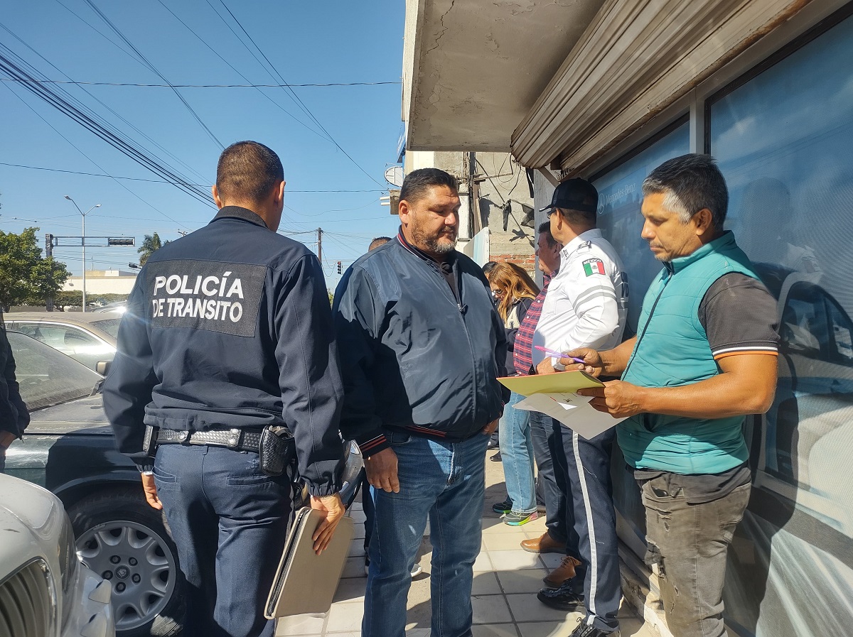 ‘Arrancan’ el rescate de banquetas en Los Mochis; son de uso peatonal no estacionamientos: Obras Públicas