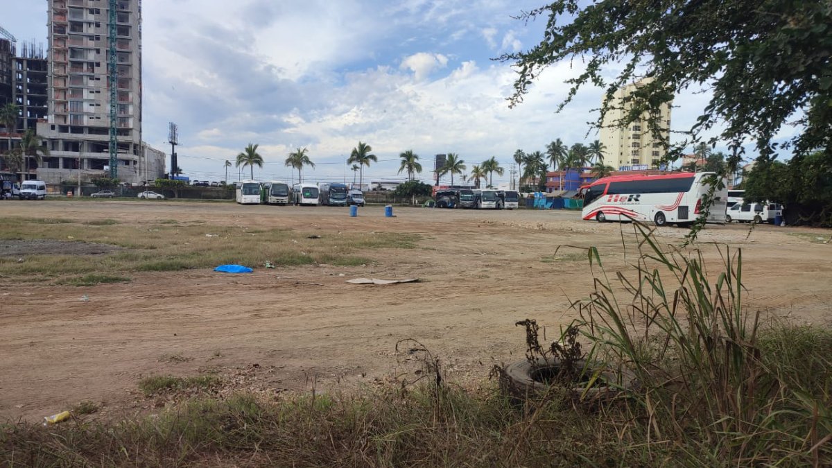 Desaparecen los camiones ‘charters’ en Mazatlán; estacionamiento se encuentra vacío