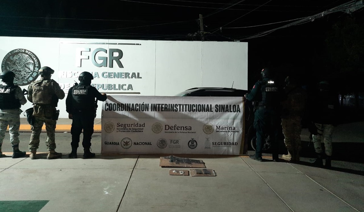 Había un M4 y marihuana en camioneta baleada en el Mercadito Rafael Buelna, en Culiacán