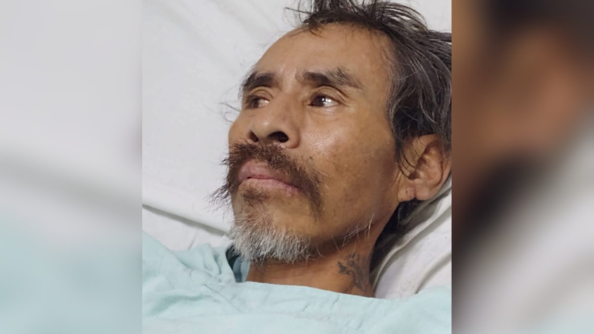 Carlos es vecino de Puebla, está internado en el IMSS Bienestar de Guasave y buscan a su familia
