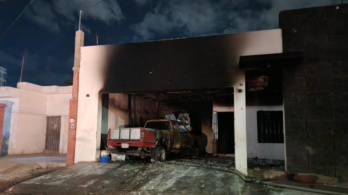 Queman y disparan contra casa y camionera en la Toledo Corro, en Culiacán