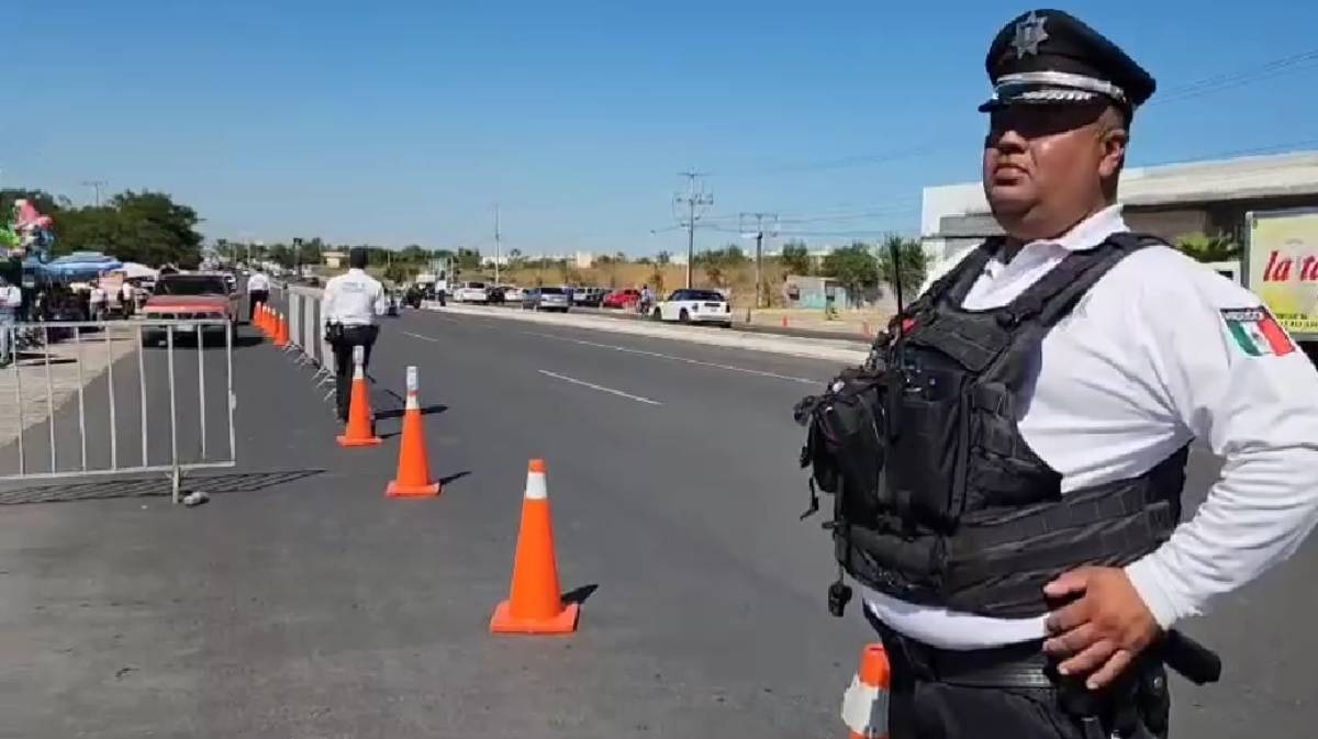 Carro se pasa un alto y choca de frente en Prados del Sol en Mazatlán