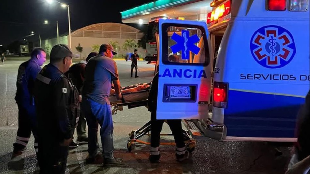 Andando en su bici atropellan a abuelito en Culiacán; paramédicos voluntarios lo auxilian al no acudir Cruz Roja