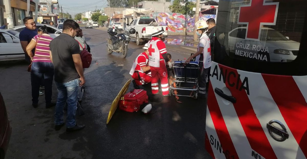 Colisiona motociclista en la colonia Olímpica de Mazatlán y resulta herido