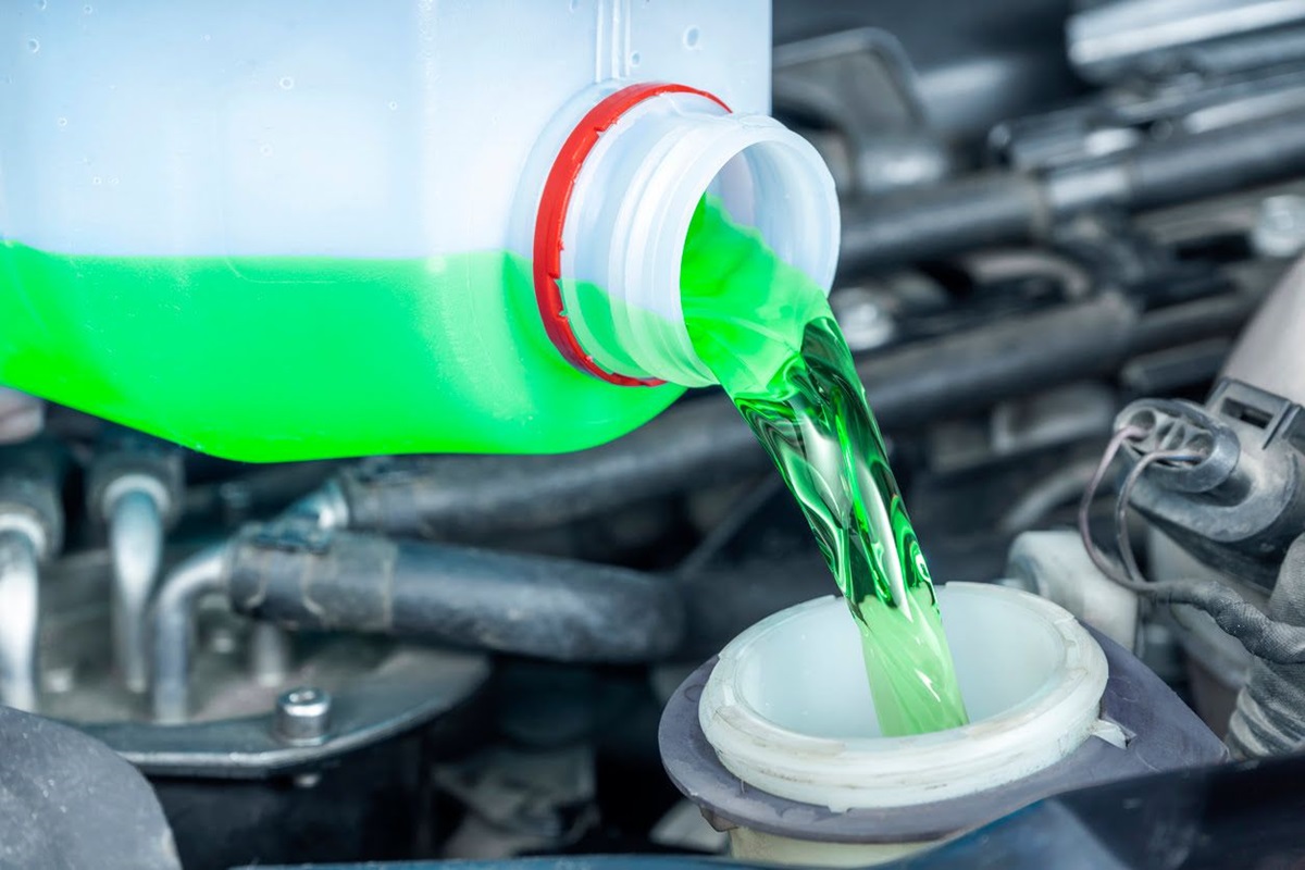 ¿Cómo saber si le hace falta anticongelante al carro? Lo que debes saber de este componente