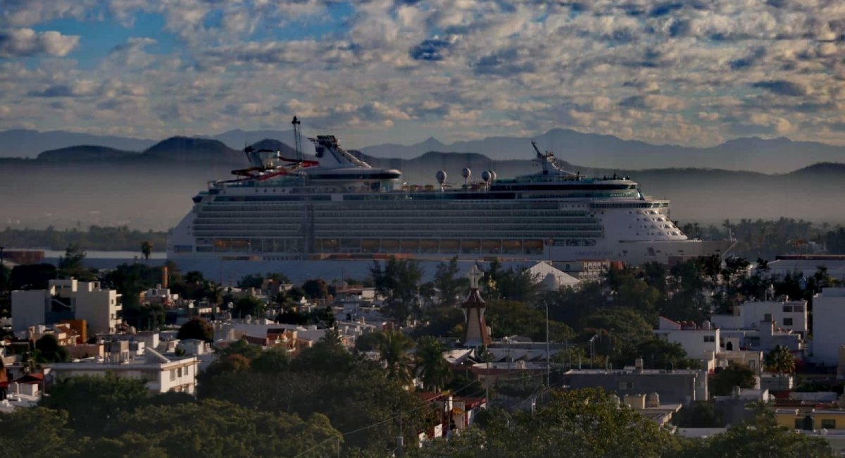 Mazatlán inicia semana de bonanza con llegada del Navigator Of The Seas y una derrama de 4.7 mdp