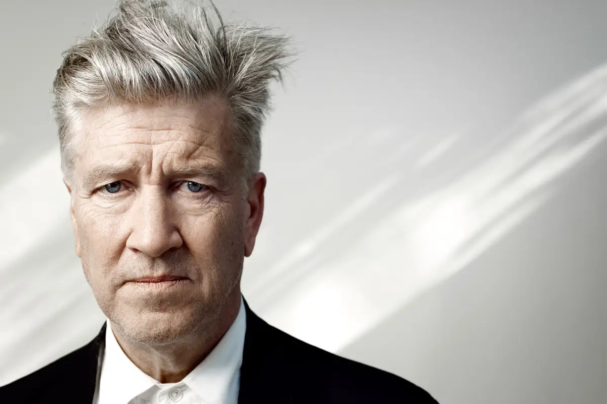 Muere David Lynch, influyente director del cine surrealista ¿cuáles fueron sus películas más icónicas?