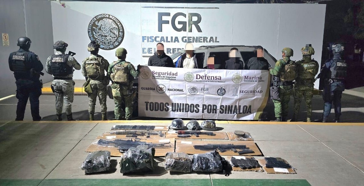 Detienen a cinco presuntos delincuentes y aseguran un Jeep blindado y armas de alto poder en Elota