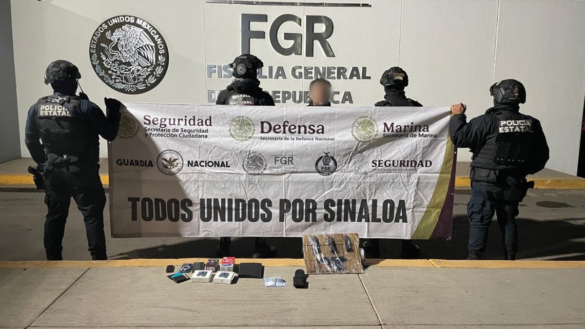Sujeto se hace perseguir, choca y lo detienen con un arma en Culiacán