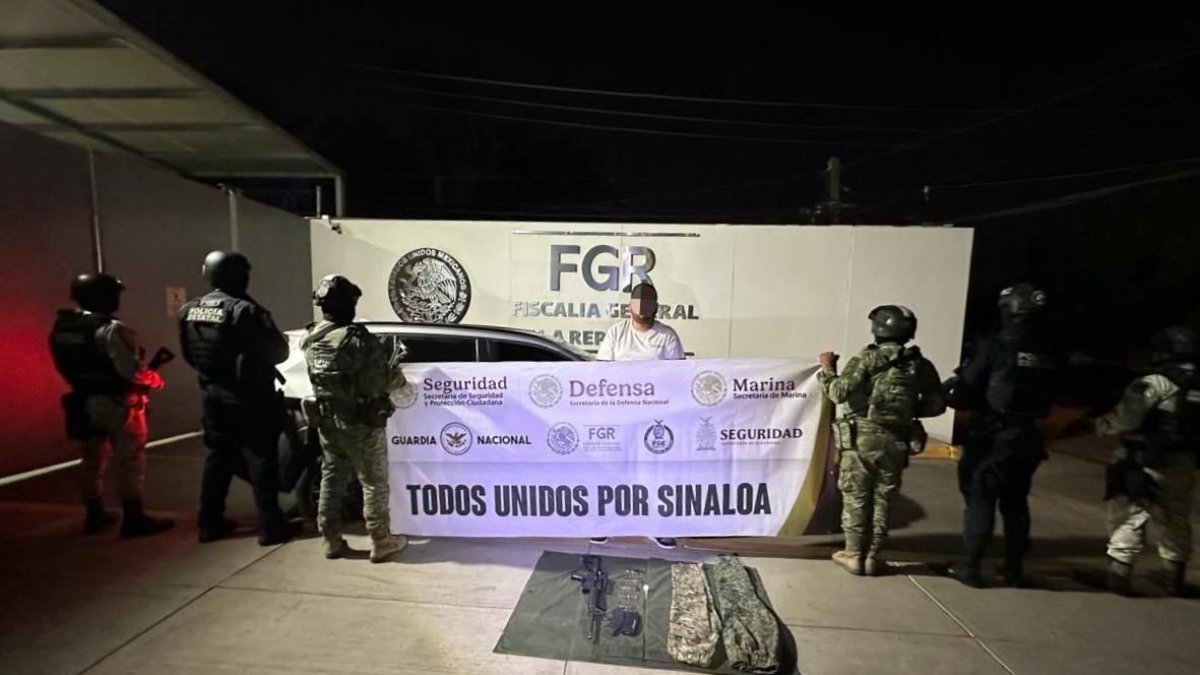 Fuerzas federales detienen a un hombre en posesión de un arma larga en El Limón de los Ramos, al norte de Culiacán